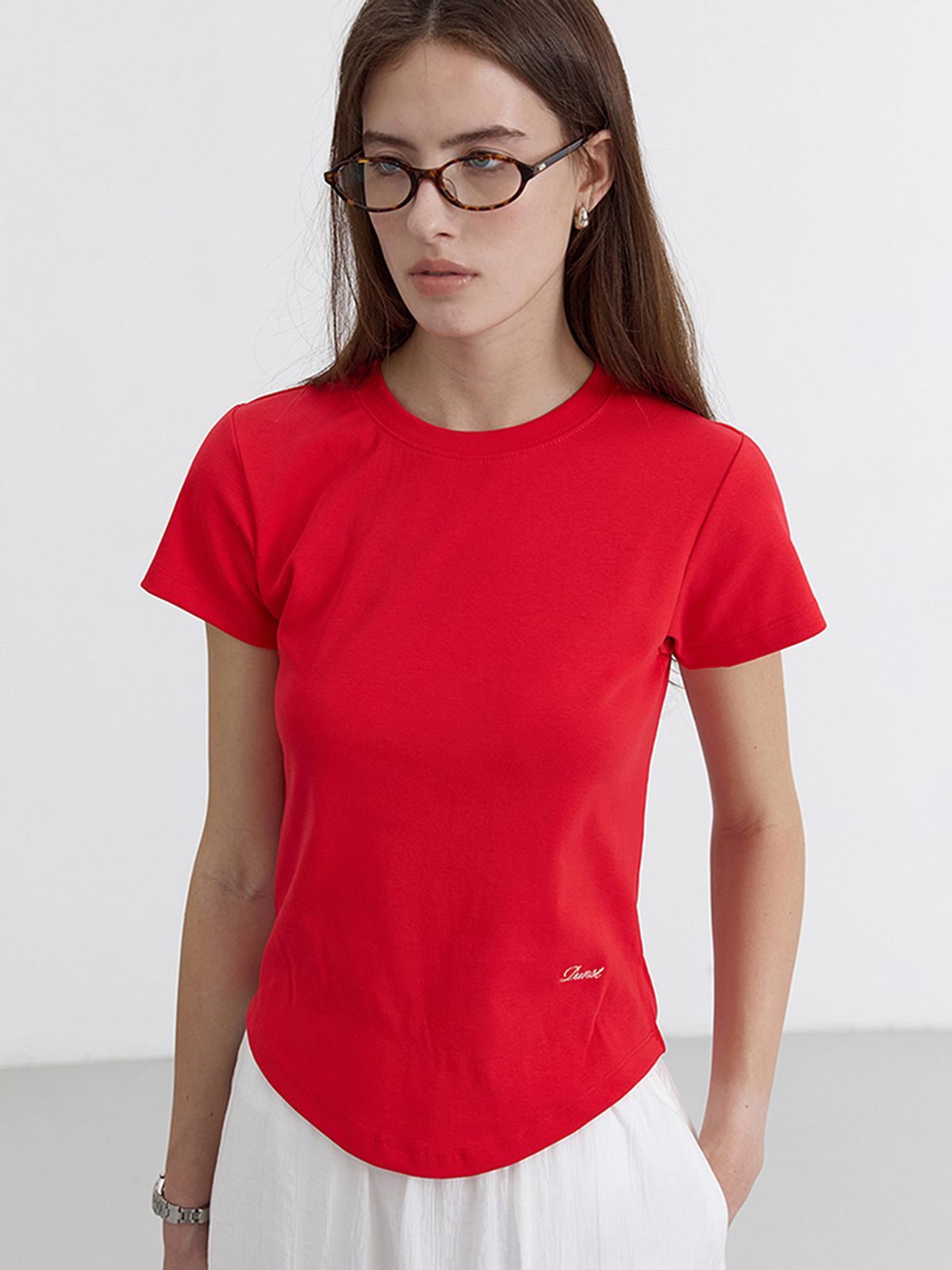 던스트(DUNST) CURVED HEM SLIM-FIT TOP_UDTS5B225_RED