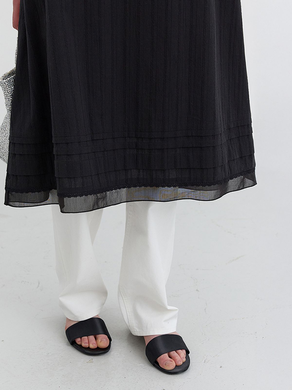 던스트(DUNST) SHIRRING RIBBONED SLEEVELESS DRESS_UDDR5B221_BLACK