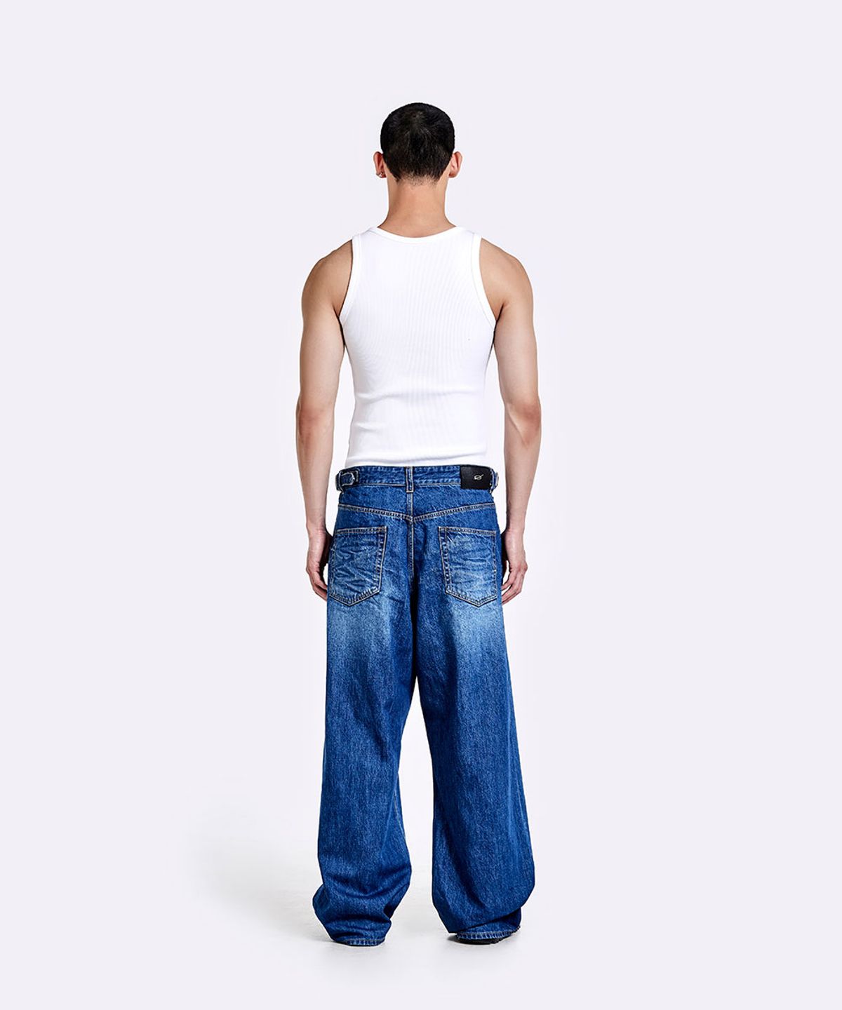 51퍼센트(51PERCENT) Piercing sleeveless - White