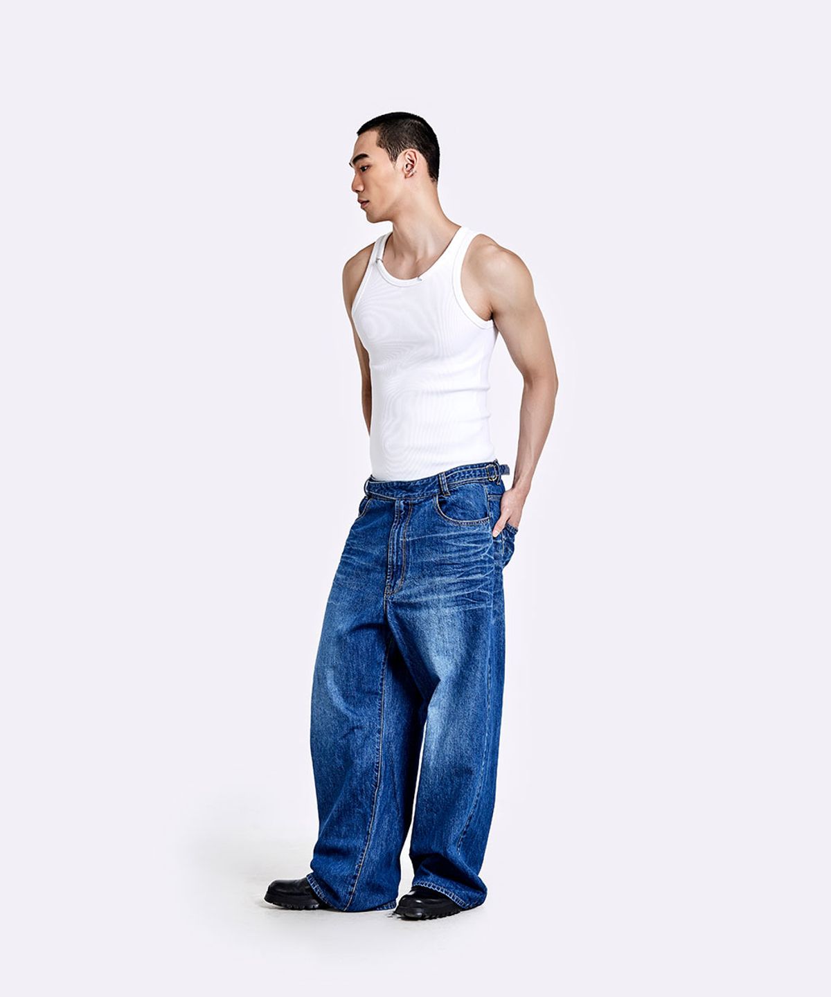 51퍼센트(51PERCENT) Piercing sleeveless - White