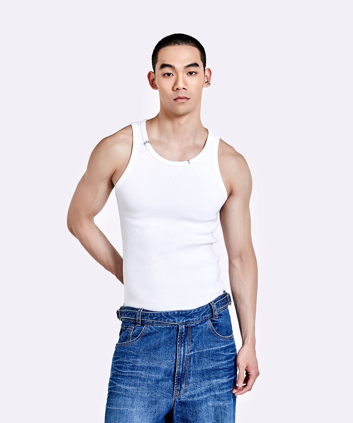 51퍼센트(51PERCENT) Piercing sleeveless - White