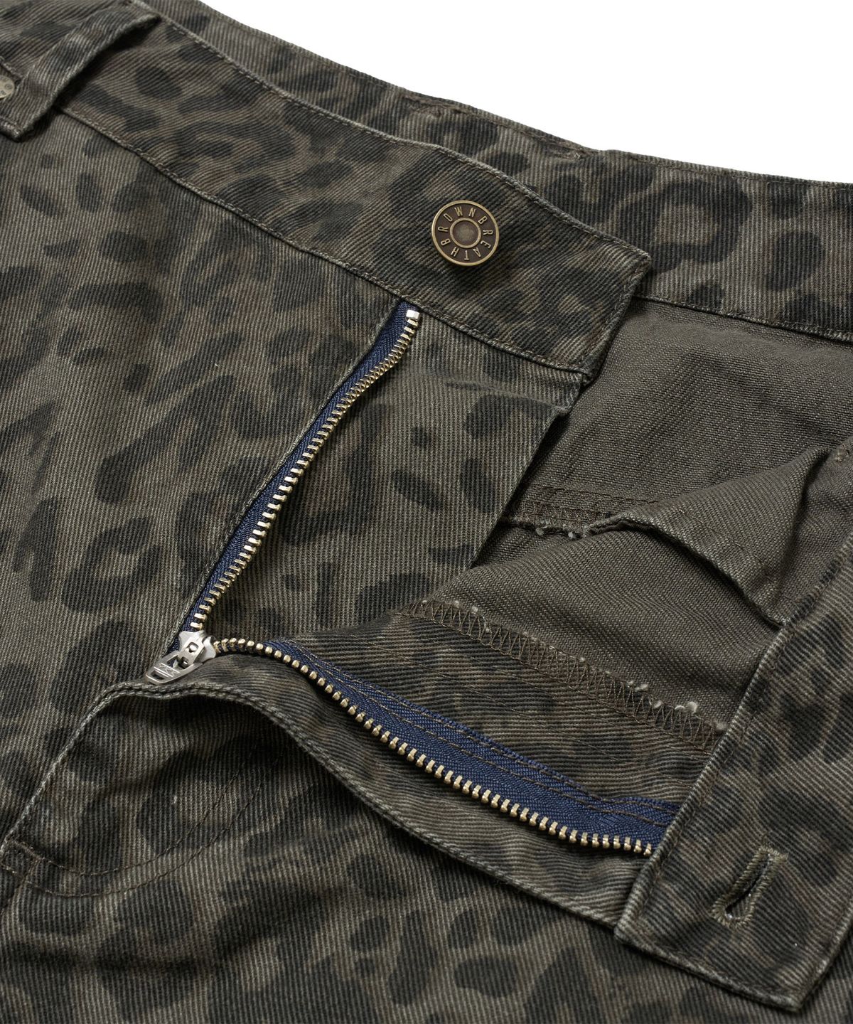 브라운브레스(BROWNBREATH) TAG LEOPARD BERMUDA SHORTS - BLACK