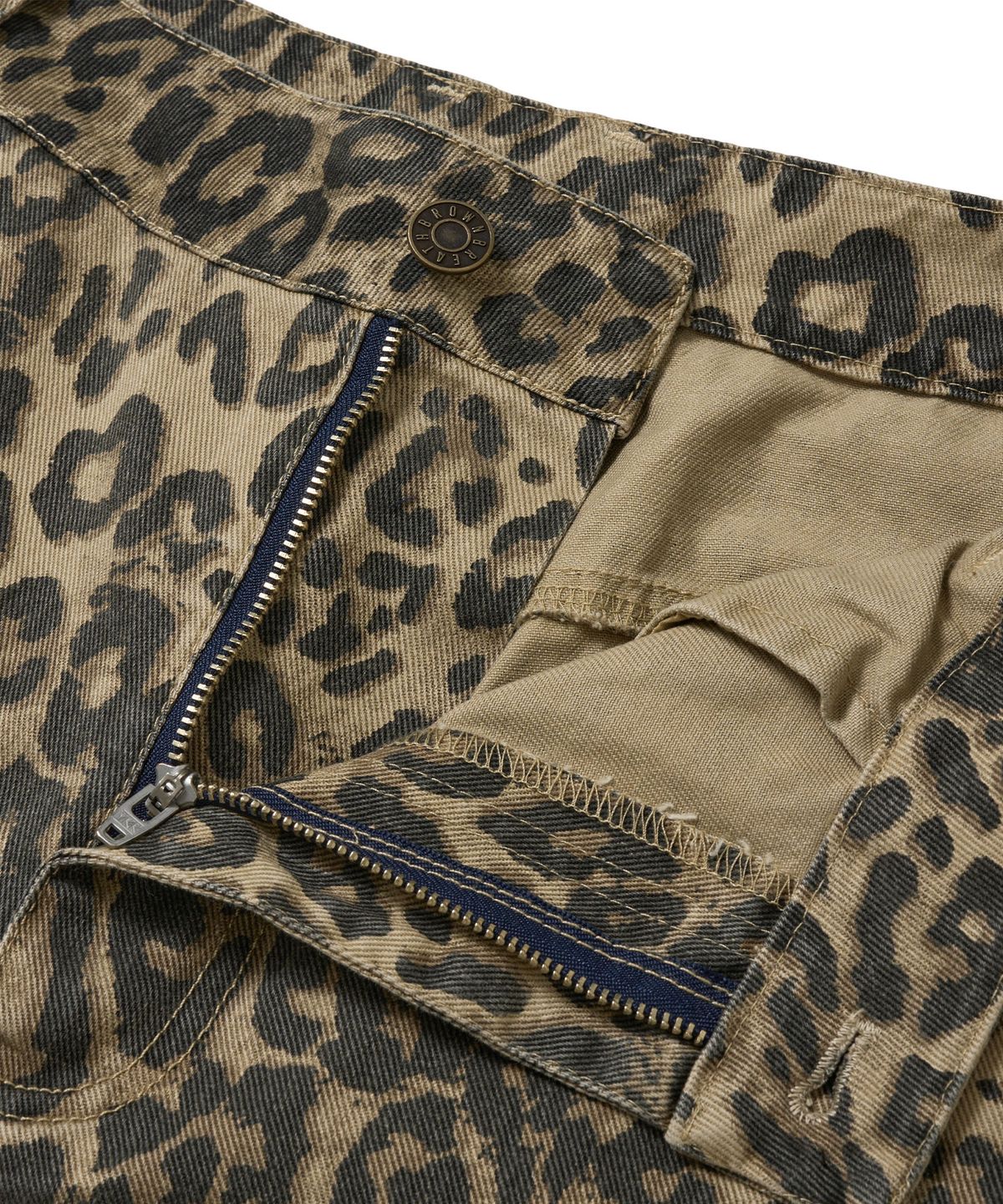 브라운브레스(BROWNBREATH) TAG LEOPARD BERMUDA SHORTS - BEIGE
