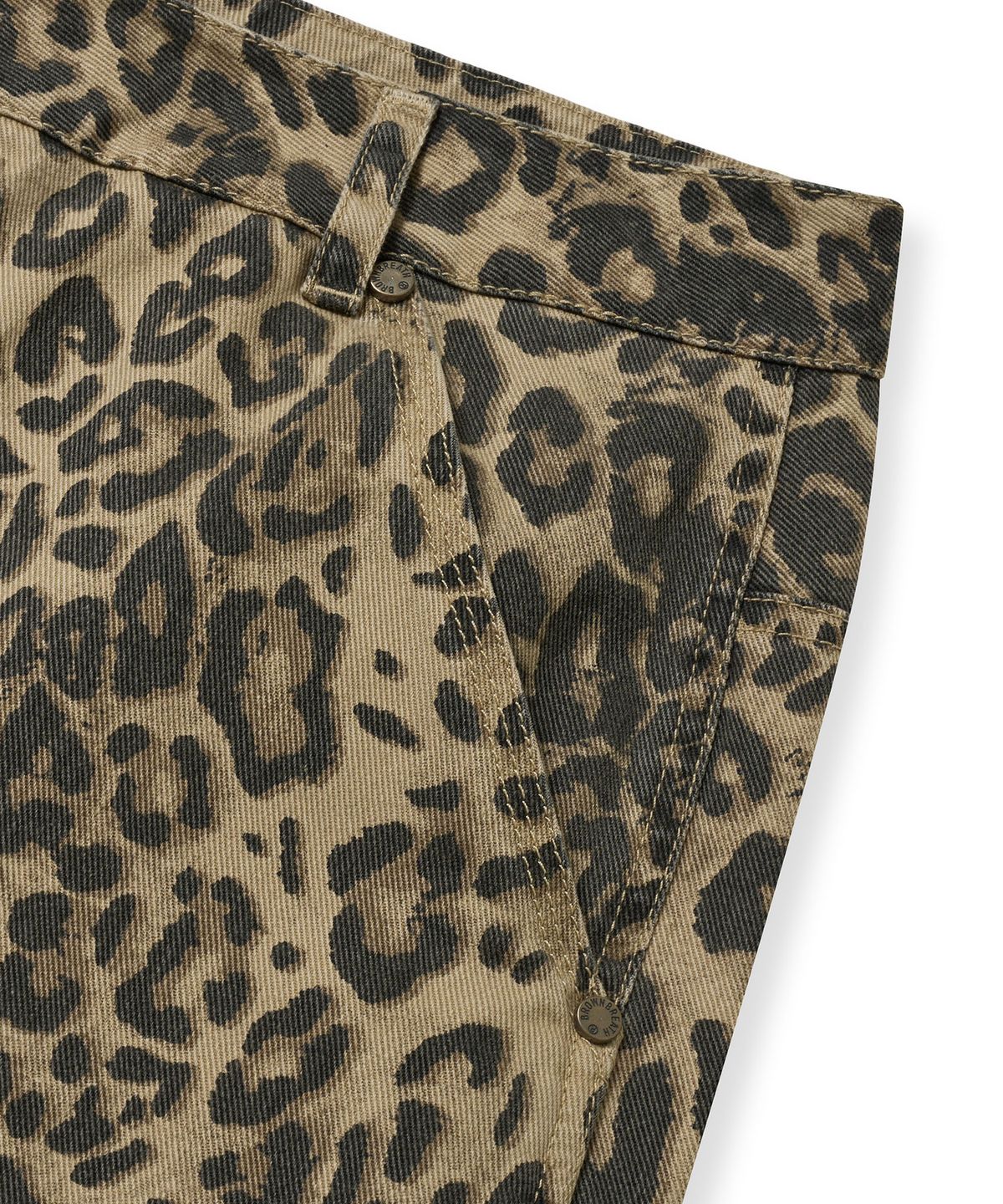 브라운브레스(BROWNBREATH) TAG LEOPARD BERMUDA SHORTS - BEIGE
