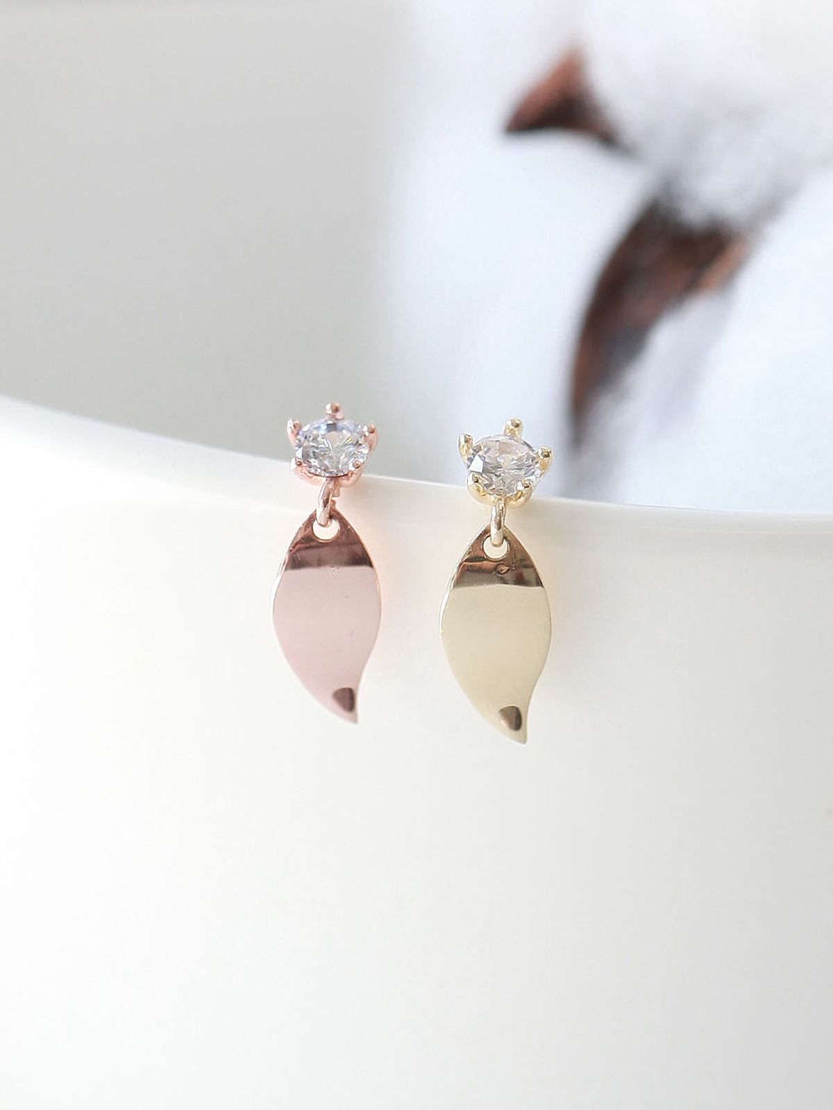 미니멀피어싱(MINIMALPIERCING) 14k 리프 드롭 피어싱 귀걸이