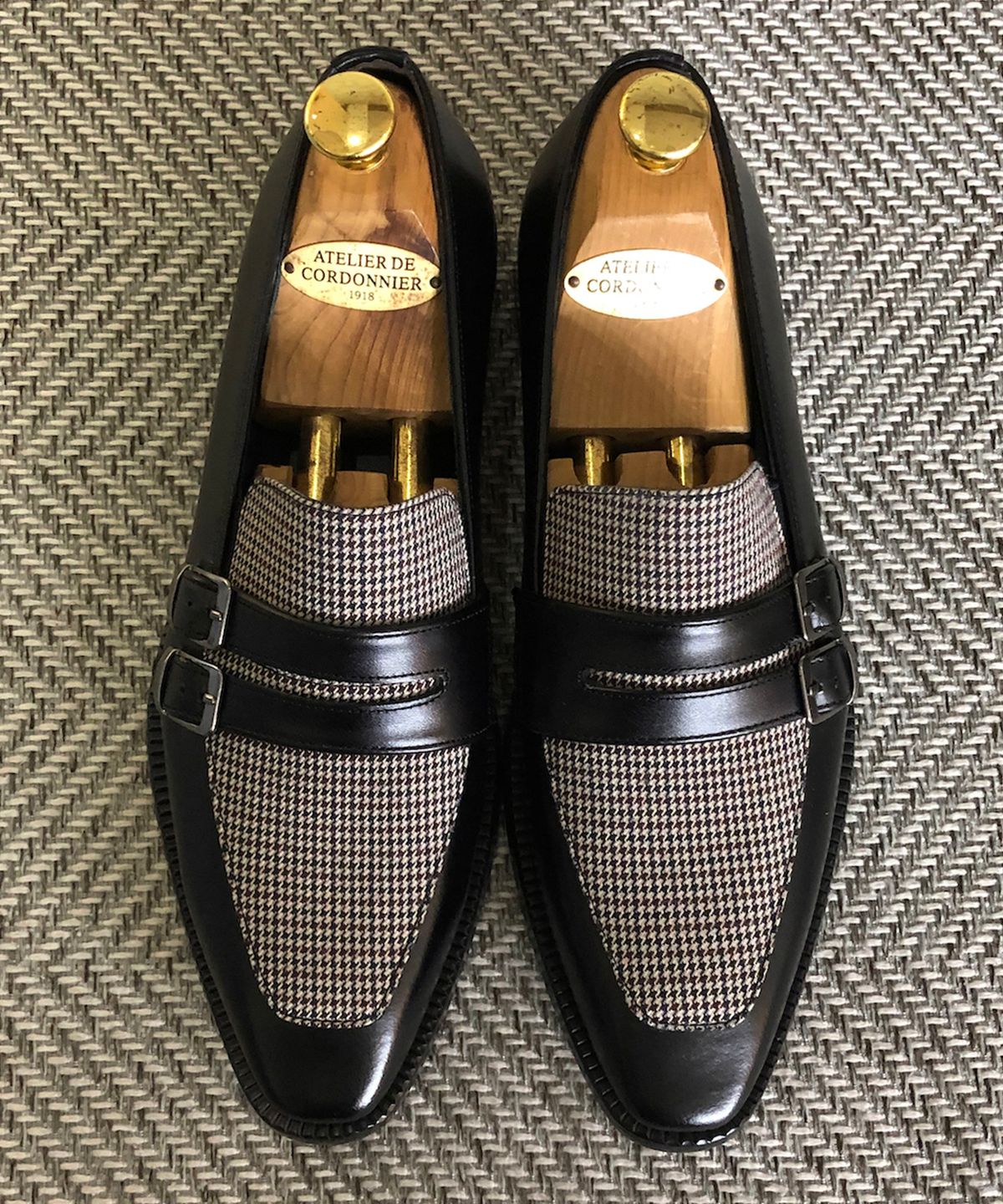 조앤슈(JOENSHOE) 스트링 모던체크 몽크스트랩 블랙