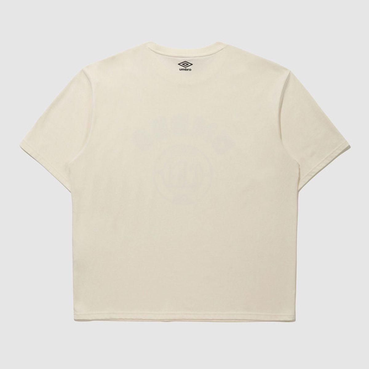 엄브로(UMBRO) [UMBRO X MOONSUN] 로고 반팔 티셔츠 아이보리(UQ223CRS43)