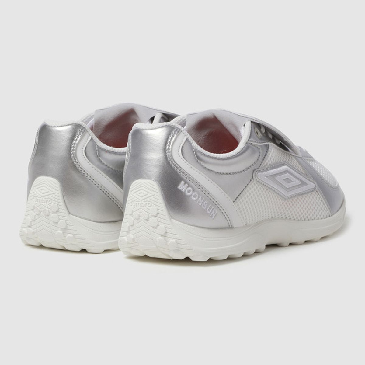 엄브로(UMBRO) [UMBRO X MOONSUN] MOTOR A1 (모터 에이원) 실버(UQ223CCU40)