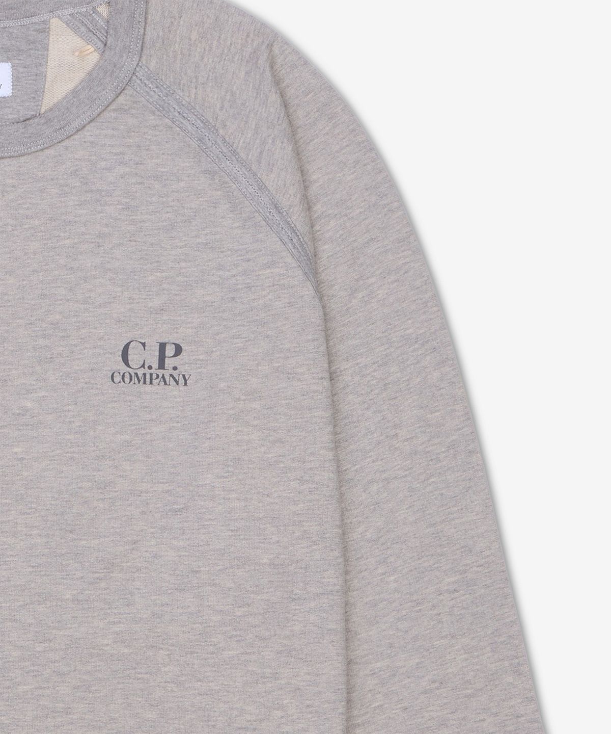 씨피 컴퍼니(CP Company) 라이트 플리스 로고 크루넥 맨투맨 - 그레이스톤 멜란지 / 18CMSS038A002246GM94