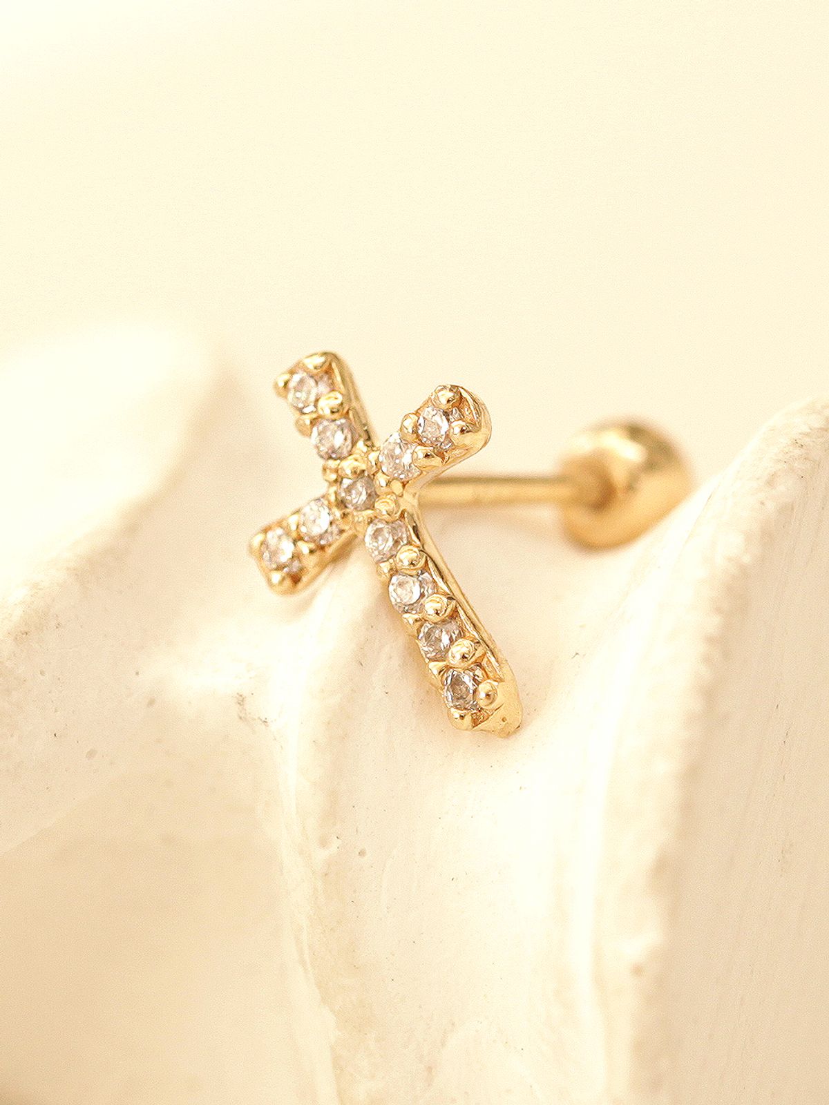 미니멀피어싱(MINIMALPIERCING) 14K 모던 큐빅 십자가 피어싱 귀걸이