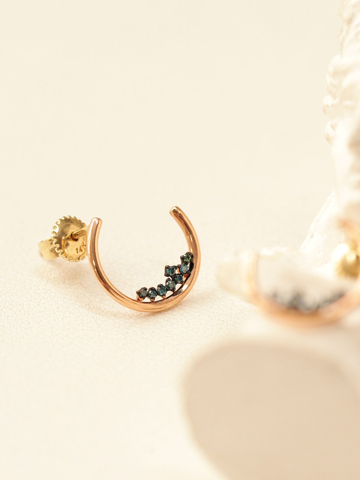 미니멀피어싱(MINIMALPIERCING) 14K 18K 블루다이아 반달 귀걸이