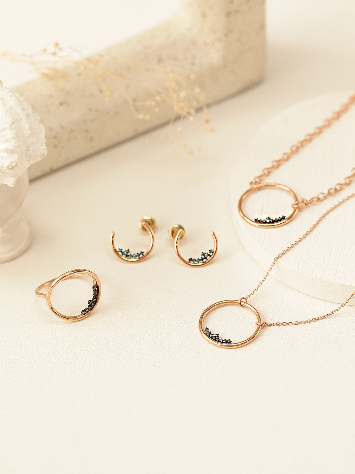 미니멀피어싱(MINIMALPIERCING) 14K 18K 블루다이아 반달 귀걸이