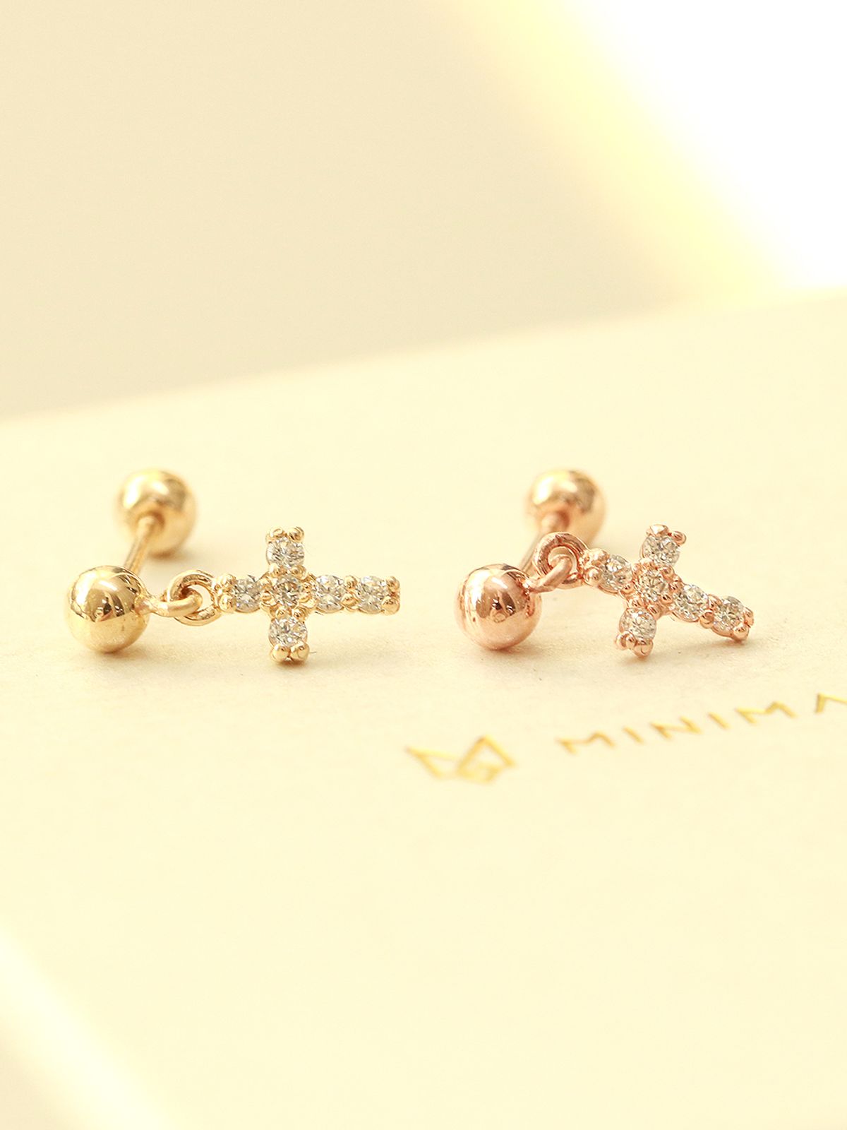 미니멀피어싱(MINIMALPIERCING) 14K 볼 큐빅 십자가 드롭 피어싱 귀걸이