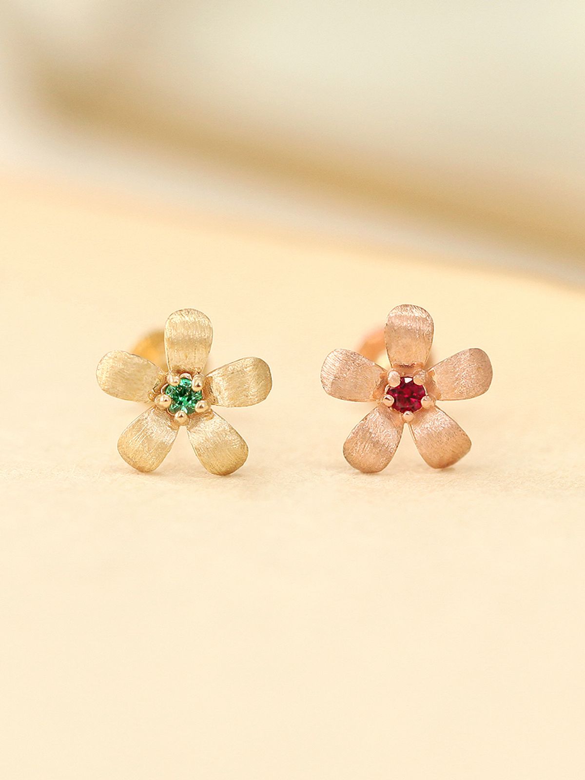 미니멀피어싱(MINIMALPIERCING) 14K 다섯꽃잎 무광 플라워 라블렛 피어싱