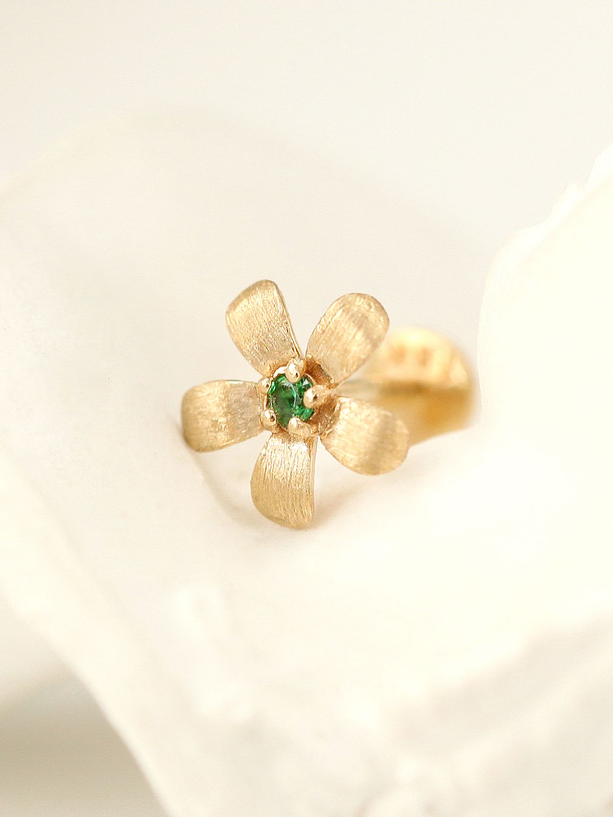 미니멀피어싱(MINIMALPIERCING) 14K 다섯꽃잎 무광 플라워 라블렛 피어싱