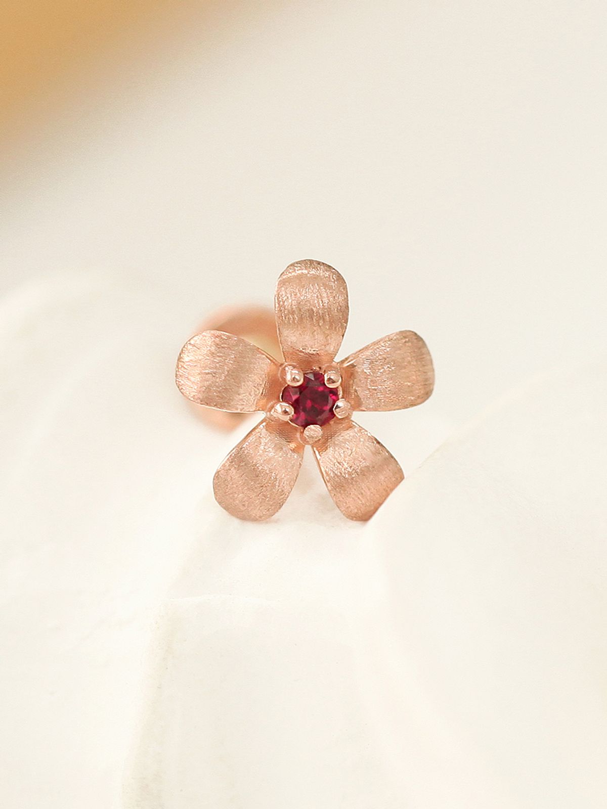 미니멀피어싱(MINIMALPIERCING) 14K 다섯꽃잎 무광 플라워 라블렛 피어싱