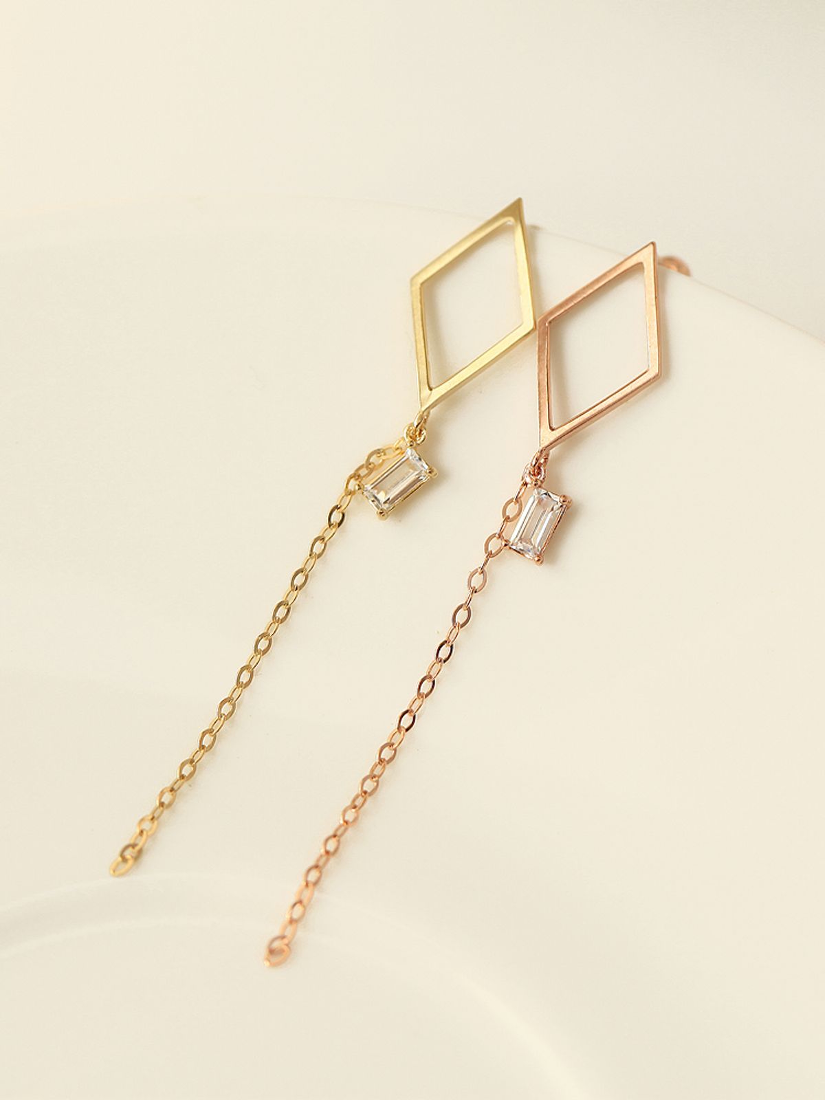미니멀피어싱(MINIMALPIERCING) 14K 스퀘어 큐빅 언발 드롭 피어싱 귀걸이
