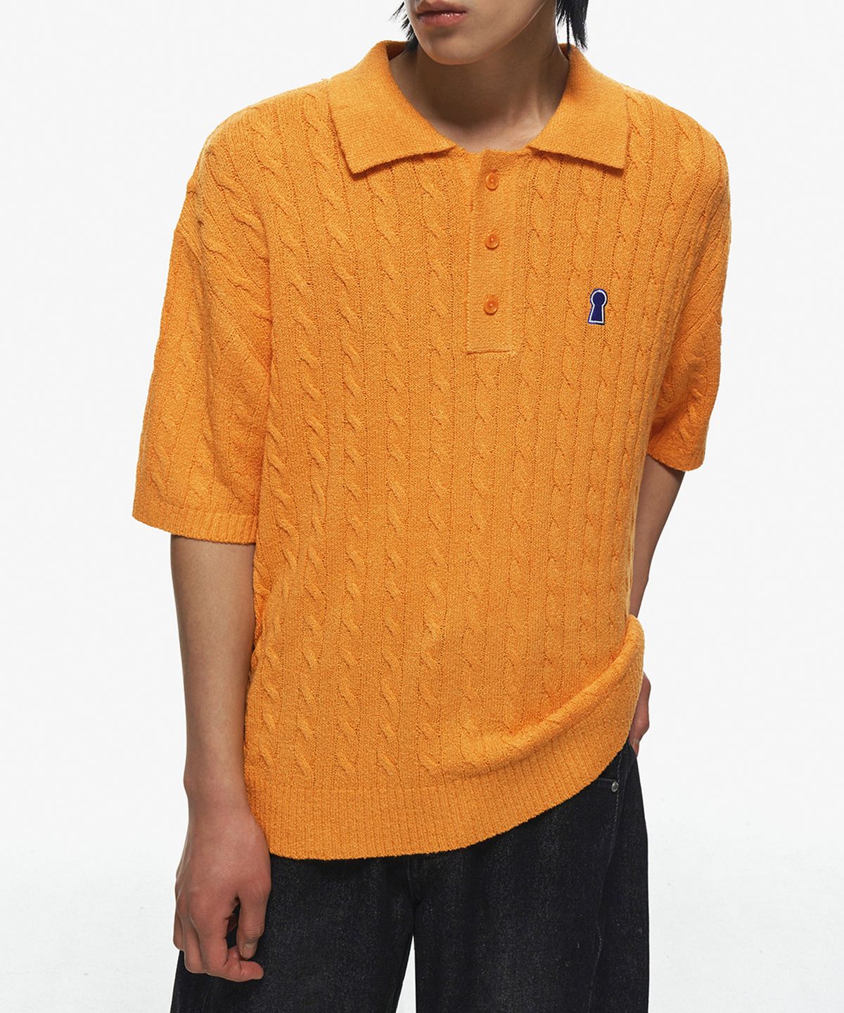 세컨모놀로그(SECONDMONO) 키홀 로고 케이블 카라 하프 니트 [ORANGE]_SEKT024ORANGE