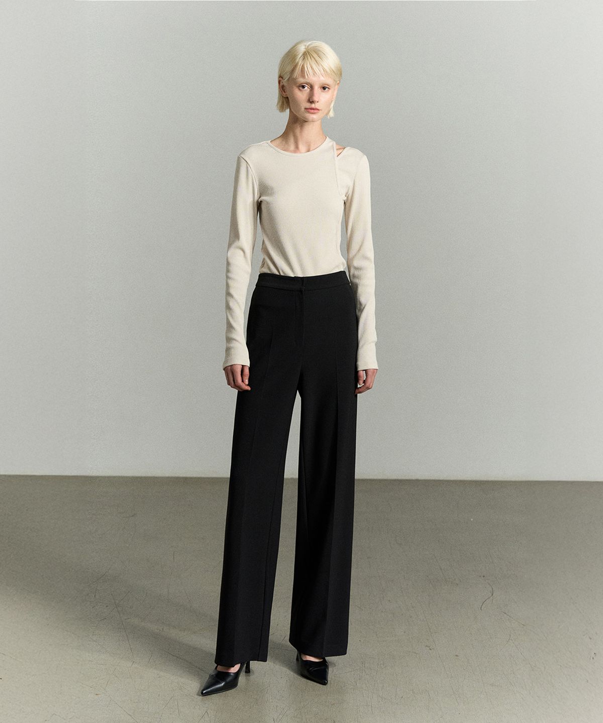 리이(RE RHEE) CUT OUT LAYERED TOP CREAM