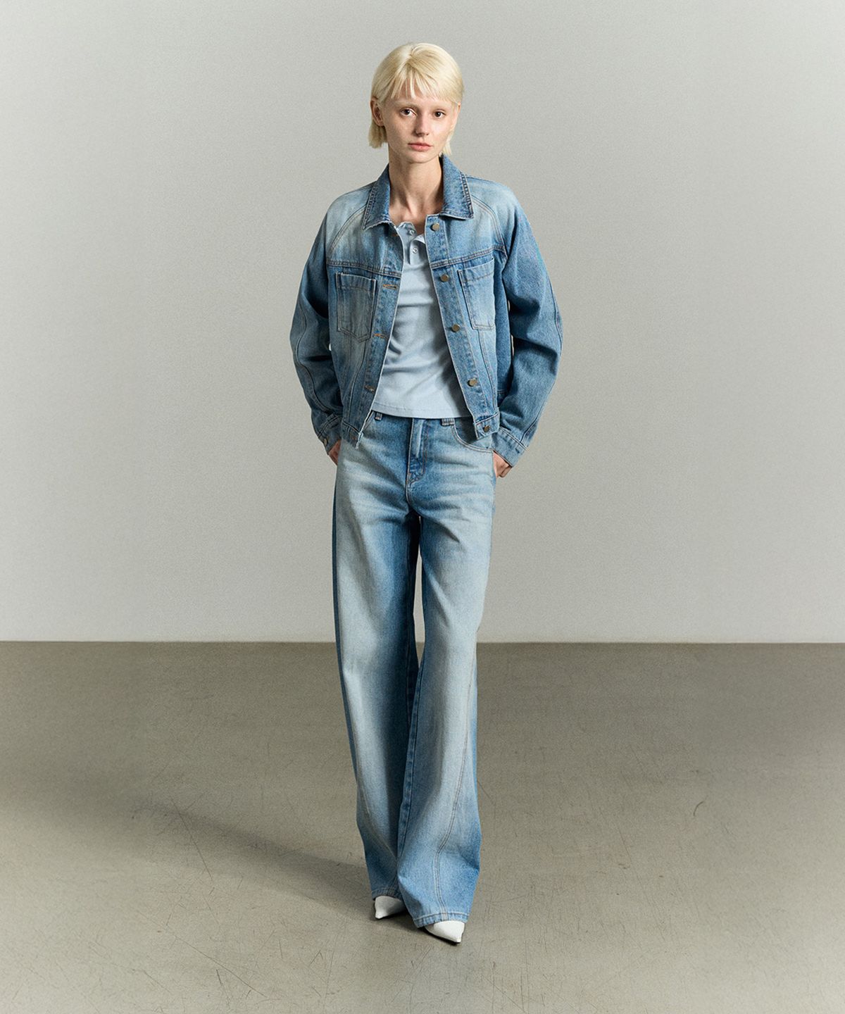 리이(RE RHEE) ASYMMETRIC SEAM WASHED DENIM JEAN