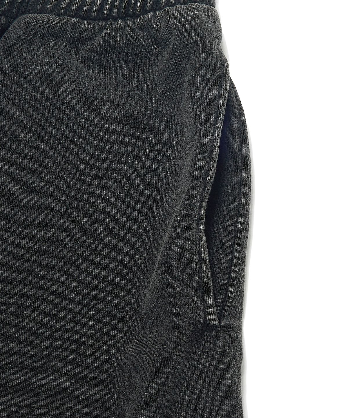 위캔더스(WKNDRS) LOGO SWEAT SHORTS (D.BLACK)