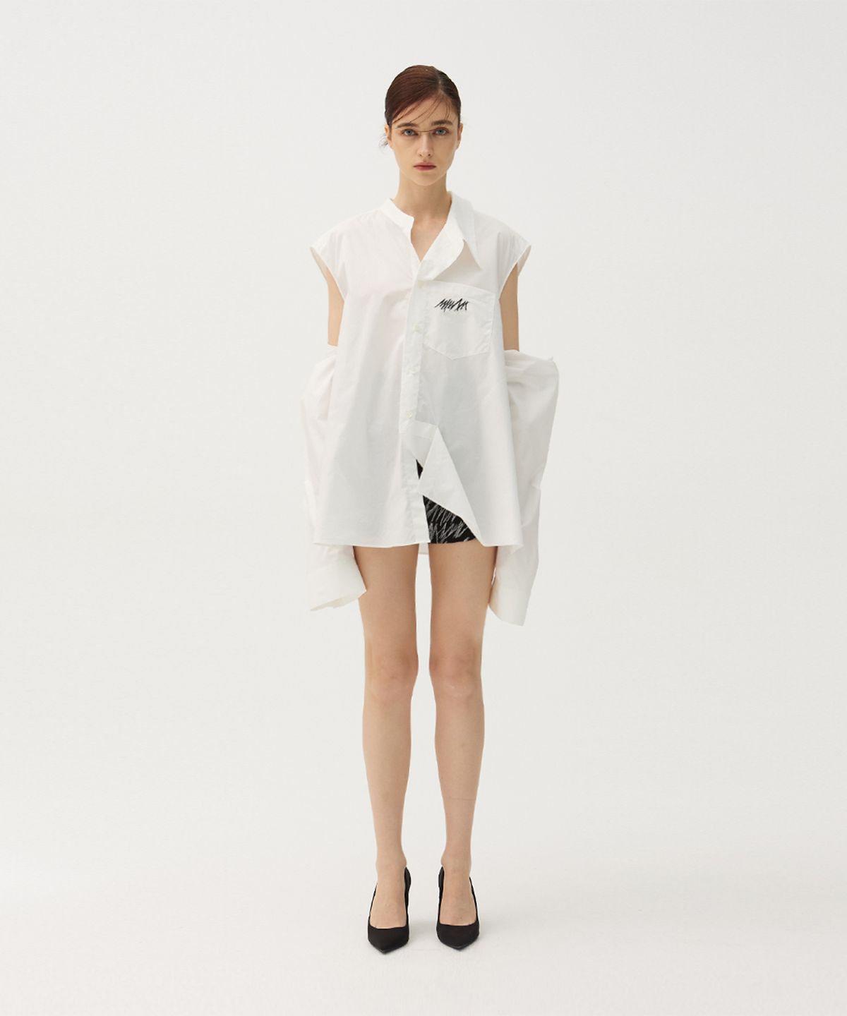 므아므(MMAM) Asymmetric logo shirt