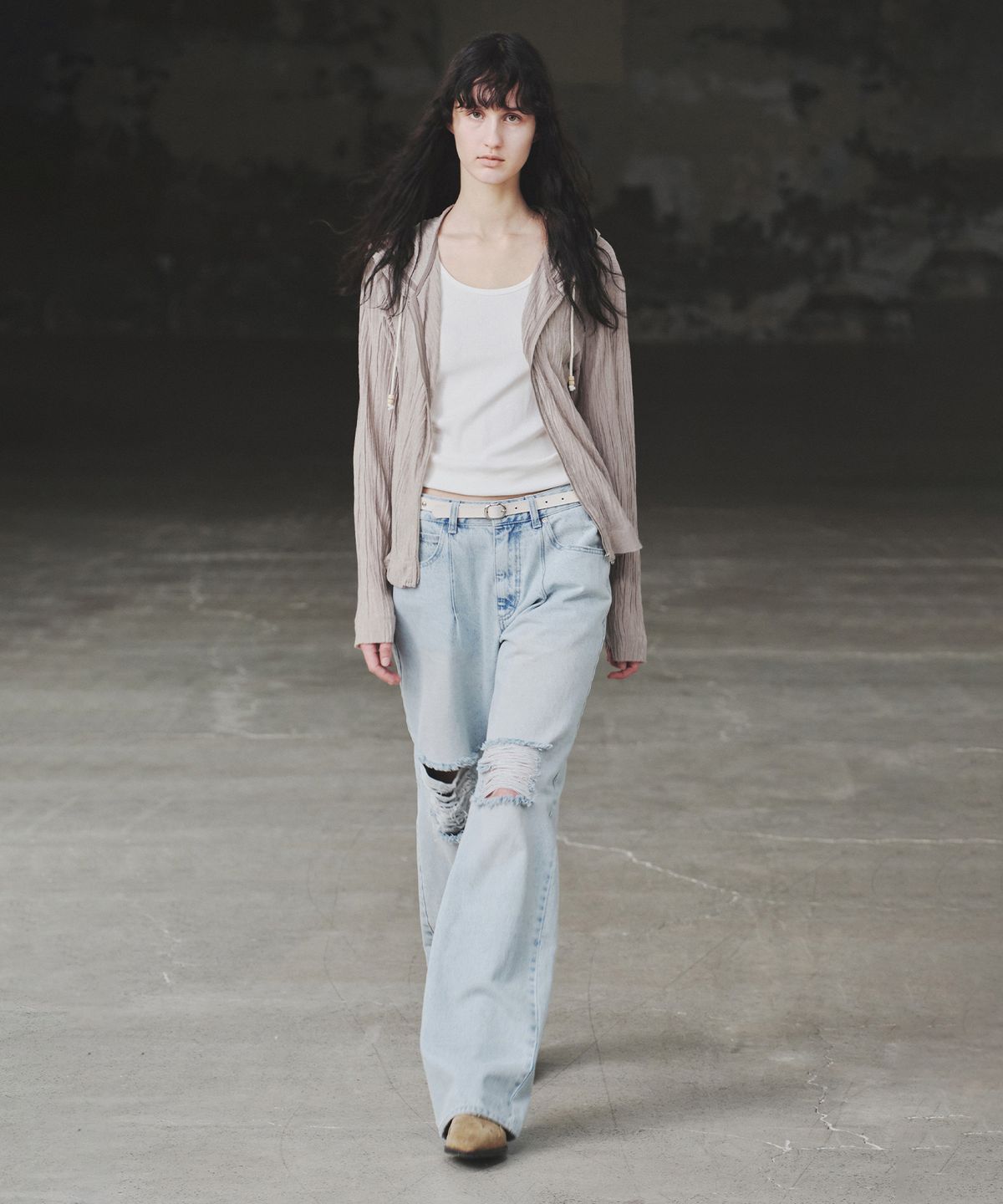 인사일런스 우먼(INSILENCE WOMEN) 디스트레스드 핀턱 데님 LIGHT BLUE