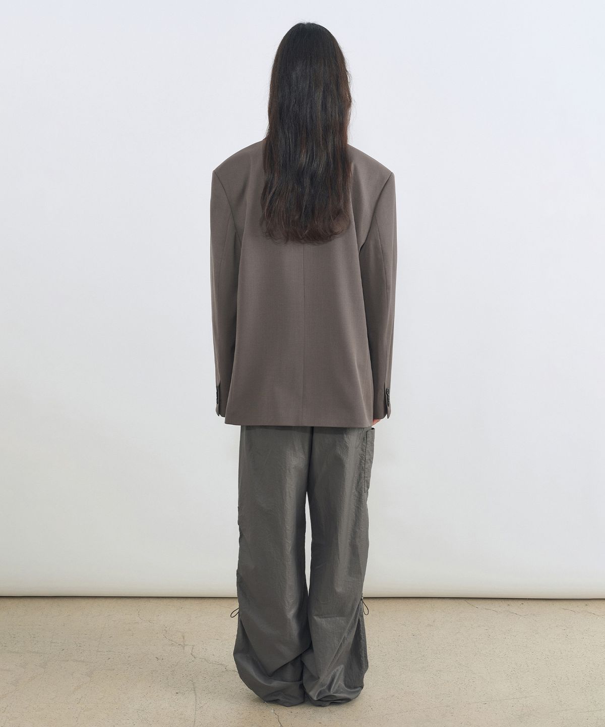 인사일런스 우먼(INSILENCE WOMEN) 글로시 유틸리티 팬츠 ASH BROWN
