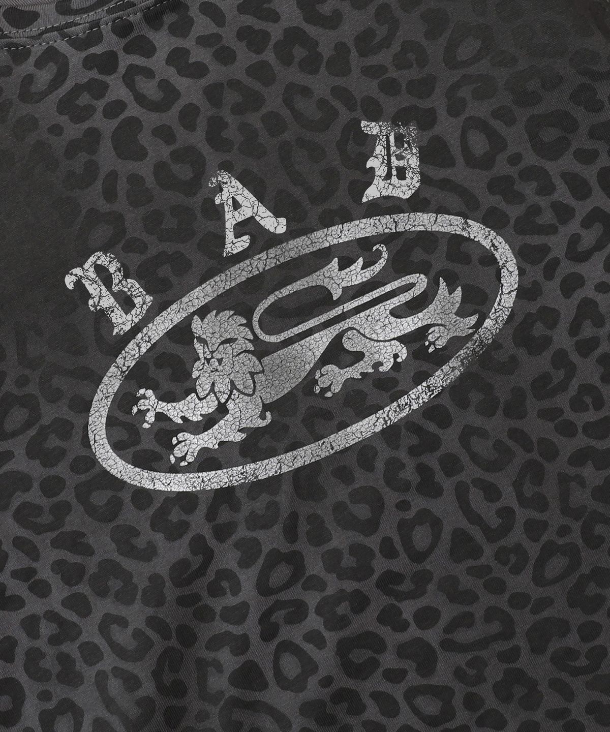 배드블러드(BADBLOOD) 크랙 프린트 티셔츠 - 블랙레오파드