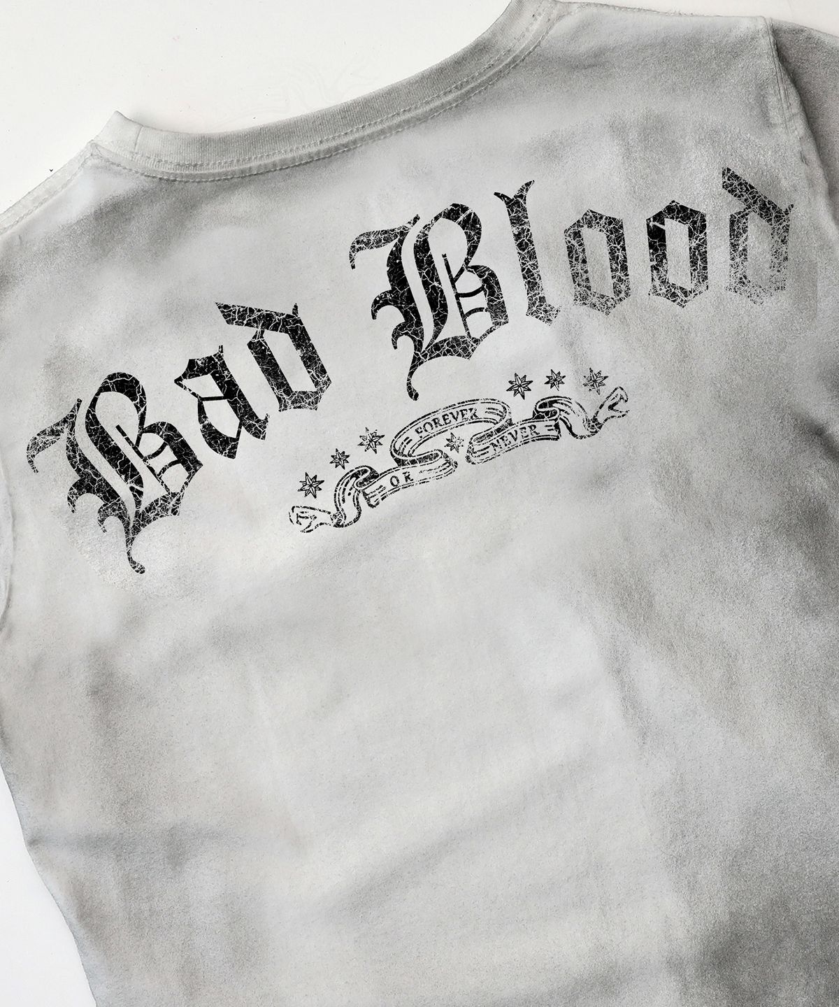 배드블러드(BADBLOOD) 크랙 프린트 티셔츠 - 화이트