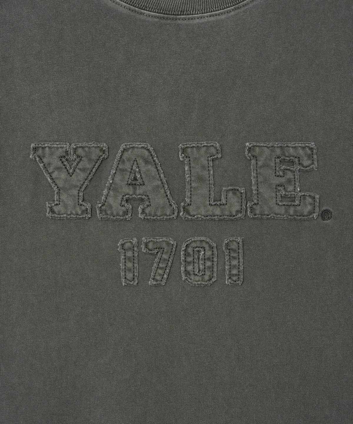 예일(YALE) 피그먼트 아플리케 티셔츠_차콜