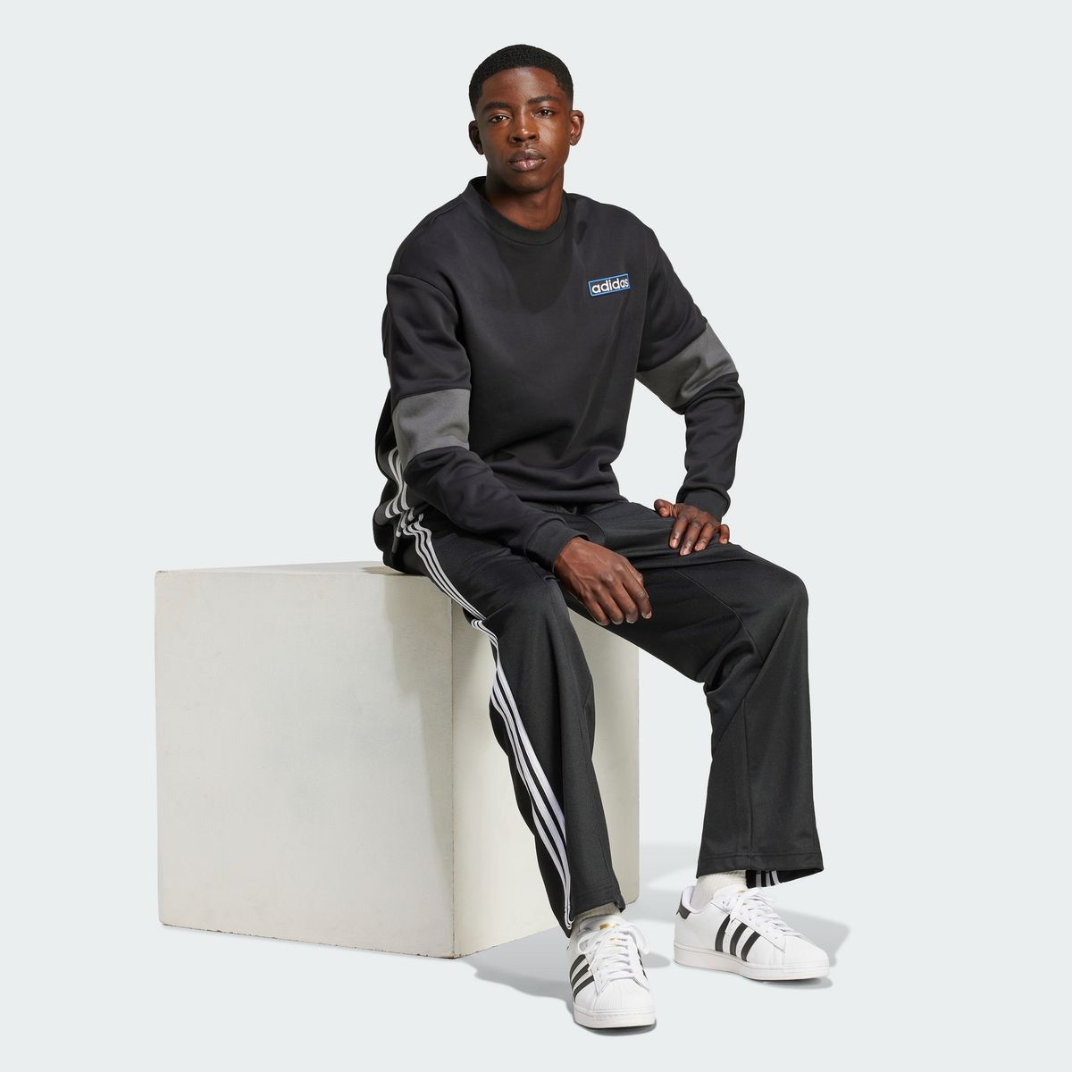 아디다스(ADIDAS) 파이어버드 배기 트랙 팬츠 - 블랙 / IZ4801
