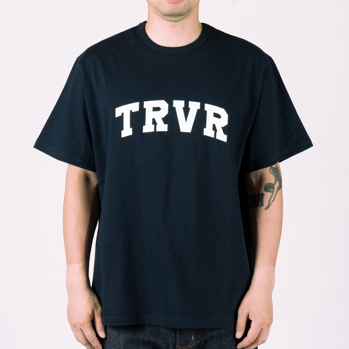 티알브이알(TRVR) Short Sleeve U-Graphic Navy/White