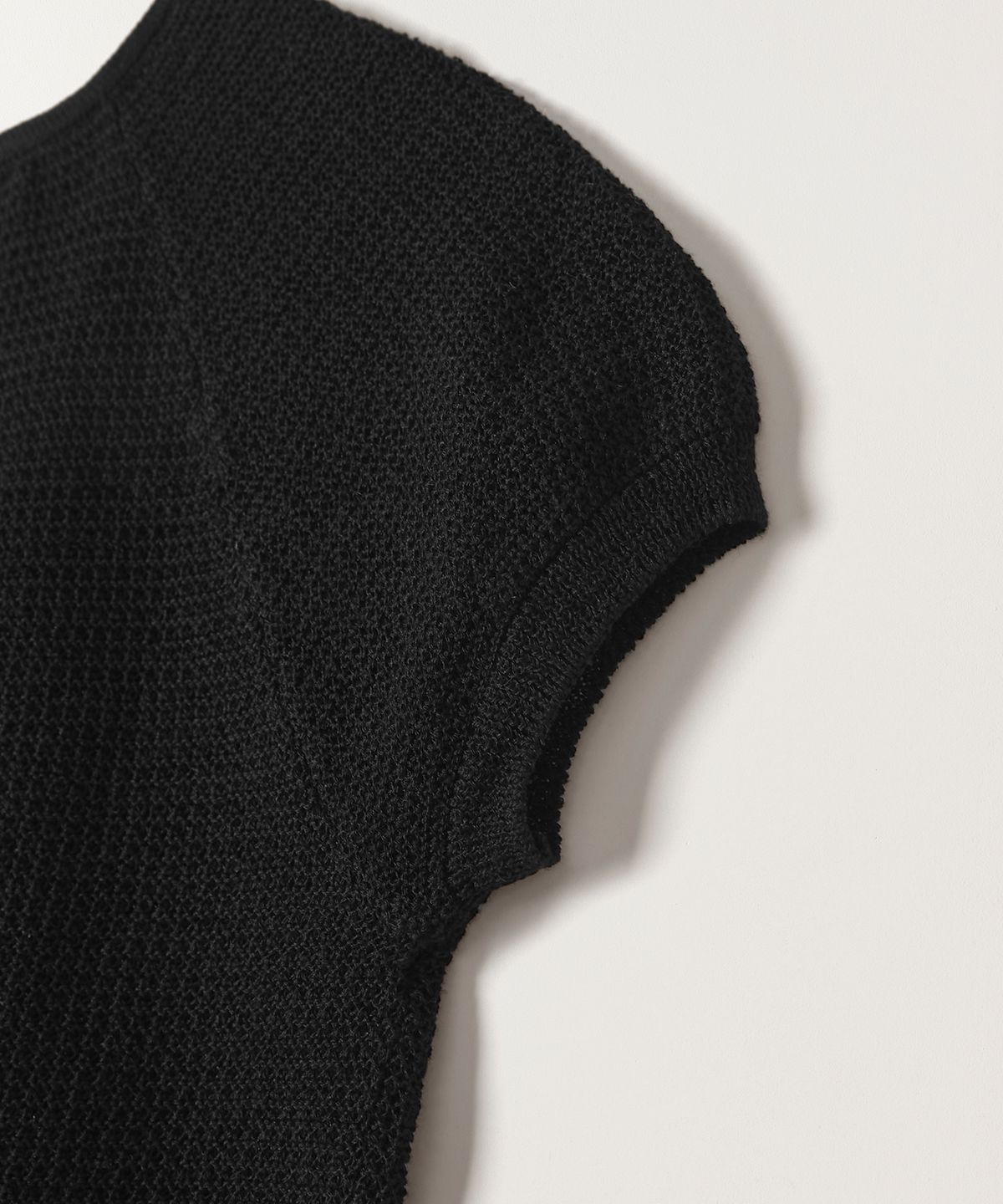 튜드먼트(TTUDEMENT) PUFF SLEEVE ROUND NECK KNIT TOP BLACK