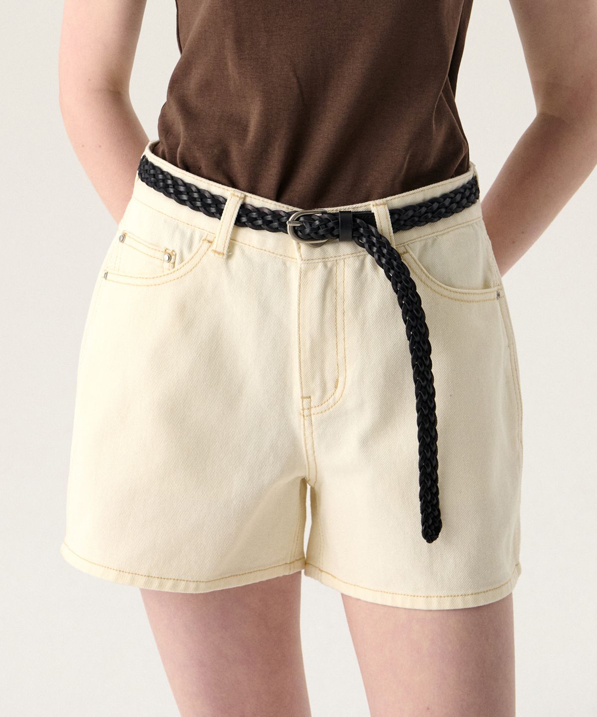 튜드먼트(TTUDEMENT) ESSENTIAL DENIM SHORTS ECRU