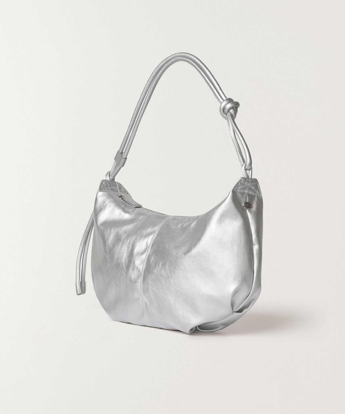 튜드먼트(TTUDEMENT) LUSTER NYLON HOBO BAG SILVER