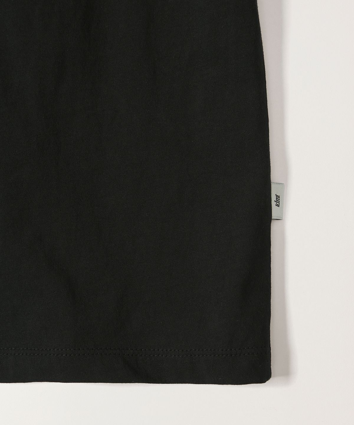 튜드먼트(TTUDEMENT) TTUDEMENT MARKET TEE BLACK