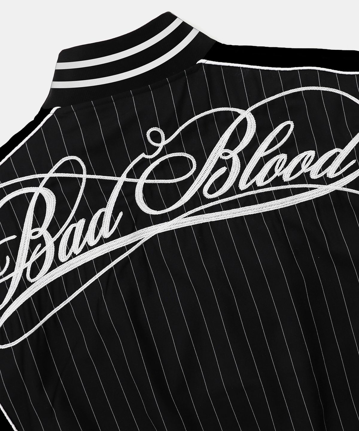 배드블러드(BADBLOOD) 다크 클래식 핀스트라이프 트랙 자켓 - 블랙