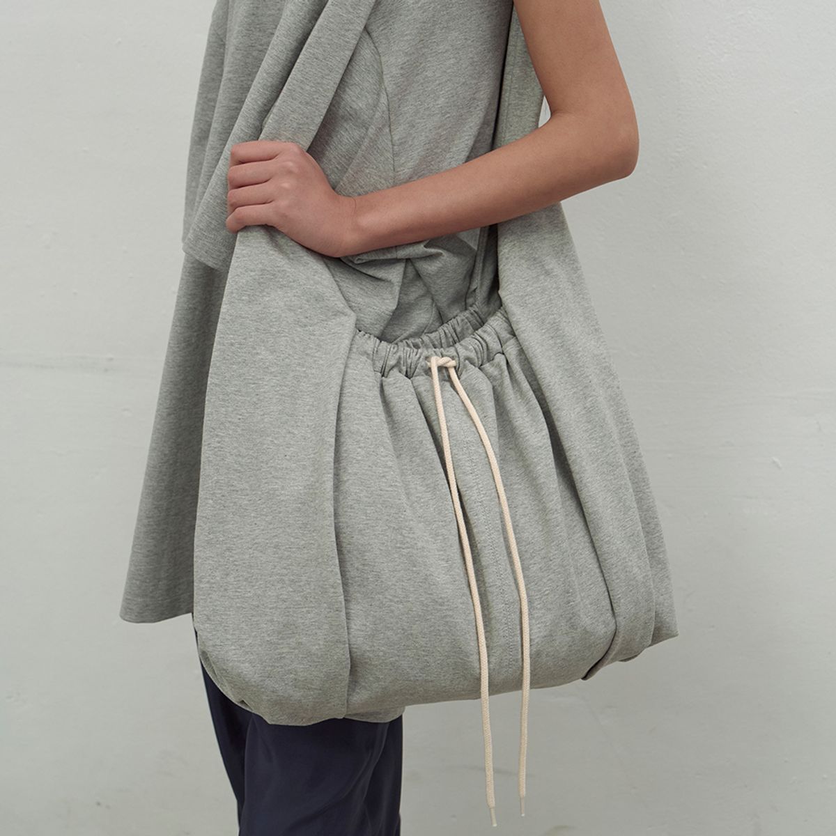 엘씨디씨티엠(LCDC™) KNOT DETAIL SHOULDER BAG (GREY)