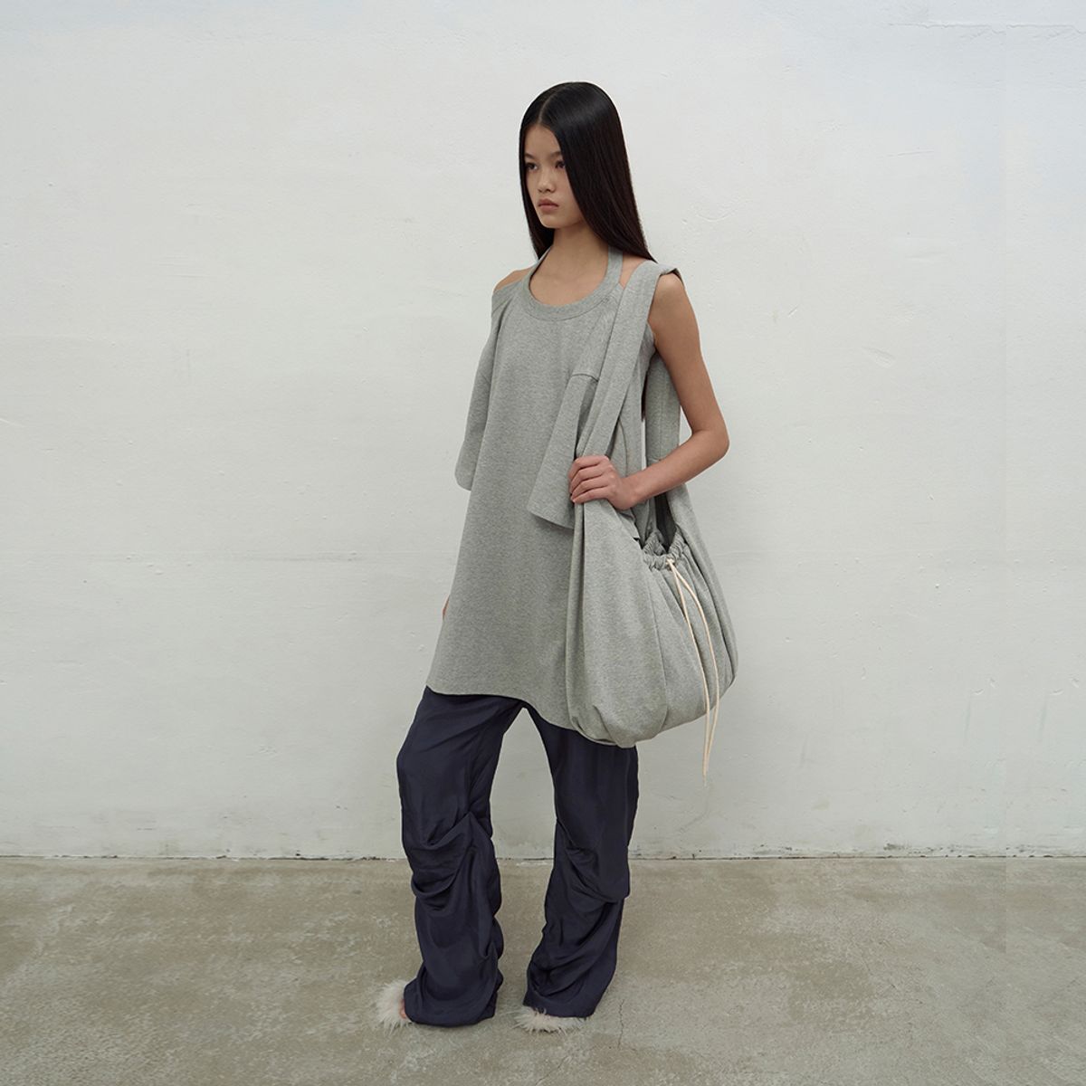 엘씨디씨티엠(LCDC™) KNOT DETAIL SHOULDER BAG (GREY)