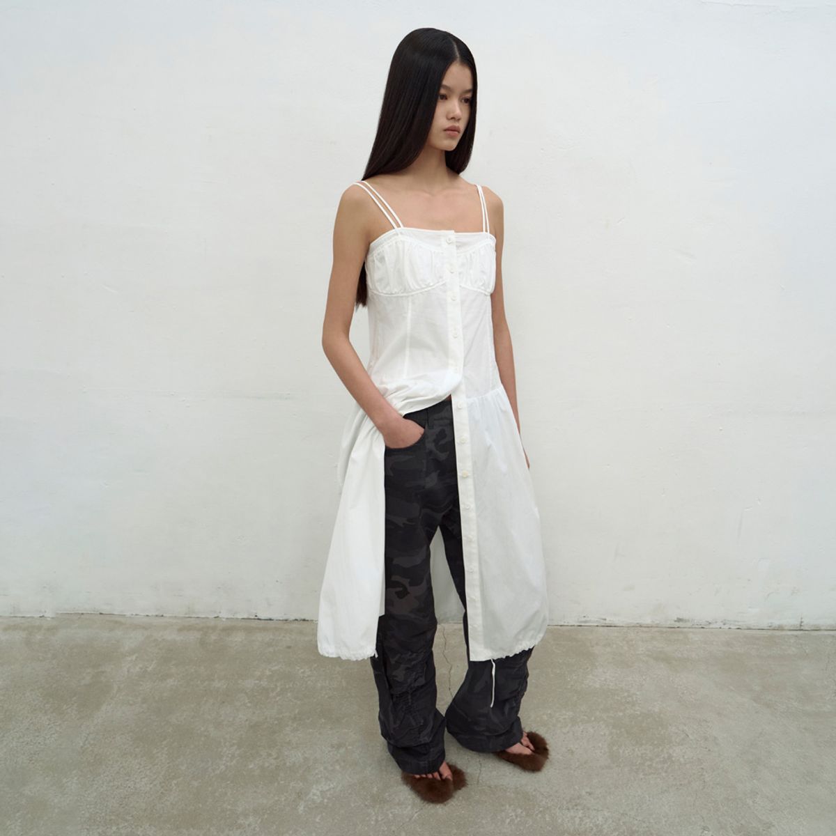 엘씨디씨티엠(LCDC™) BRALETTE-DETAIL SLEEVELESS DRESS (WHITE)
