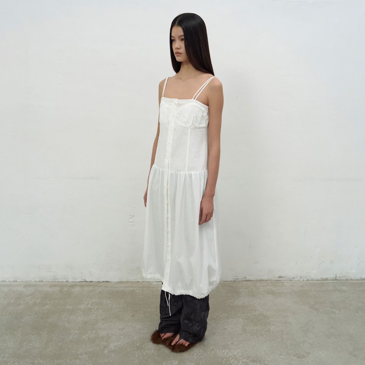 엘씨디씨티엠(LCDC™) BRALETTE-DETAIL SLEEVELESS DRESS (WHITE)
