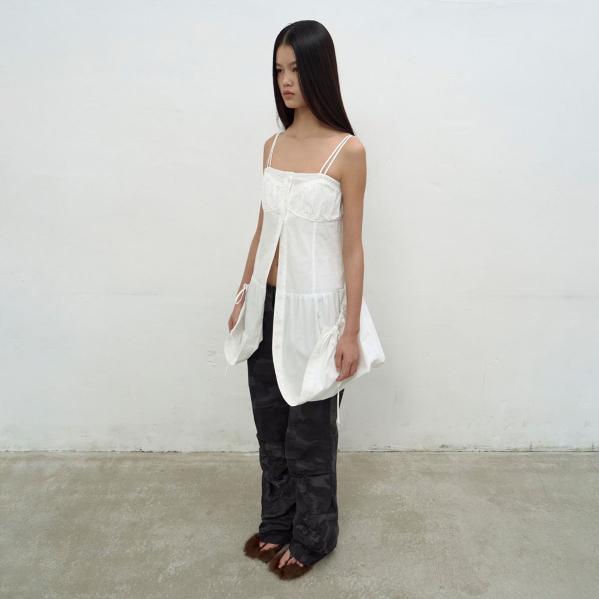 엘씨디씨티엠(LCDC™) BRALETTE-DETAIL SLEEVELESS DRESS (WHITE)