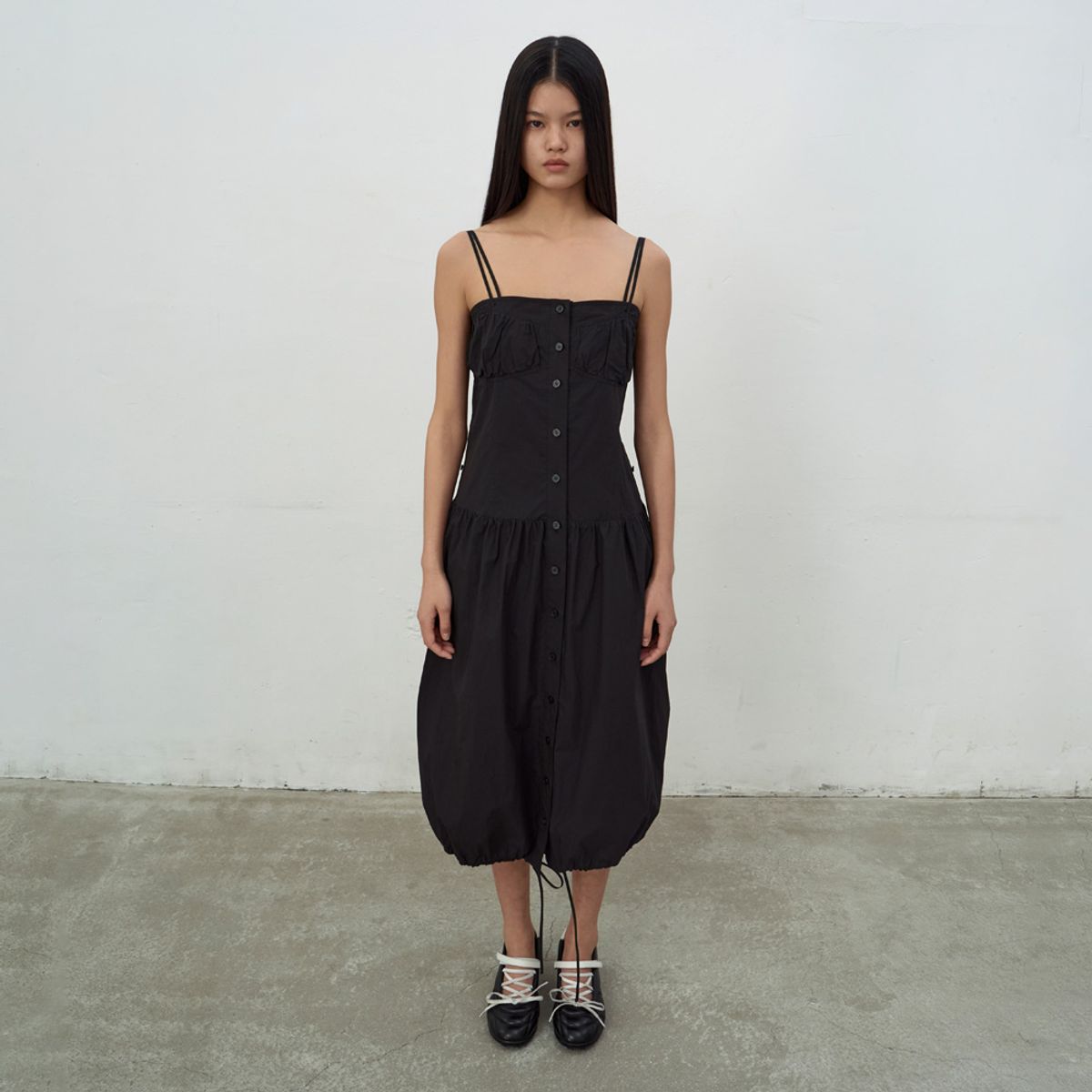엘씨디씨티엠(LCDC™) BRALETTE-DETAIL SLEEVELESS DRESS (BLACK)