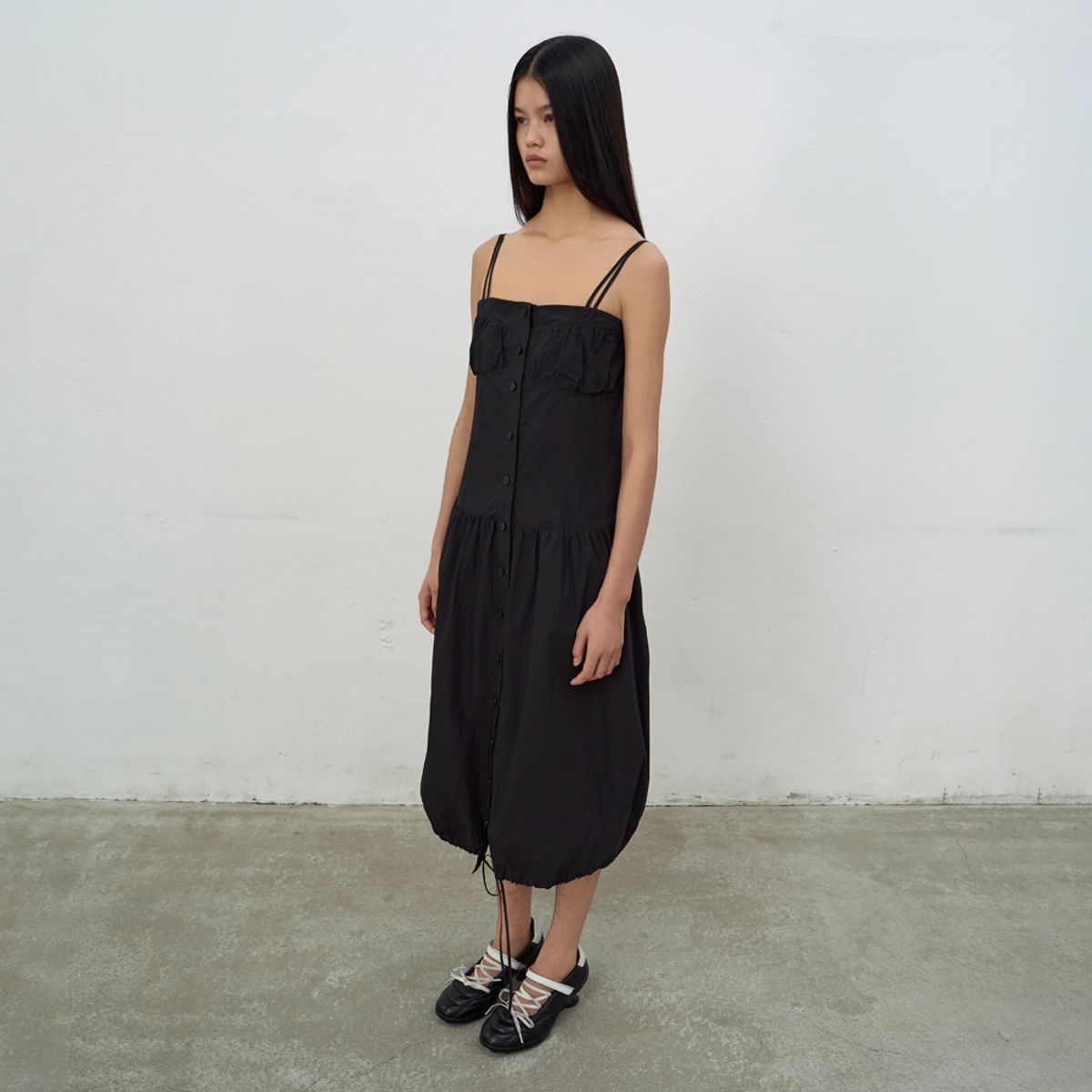 엘씨디씨티엠(LCDC™) BRALETTE-DETAIL SLEEVELESS DRESS (BLACK)