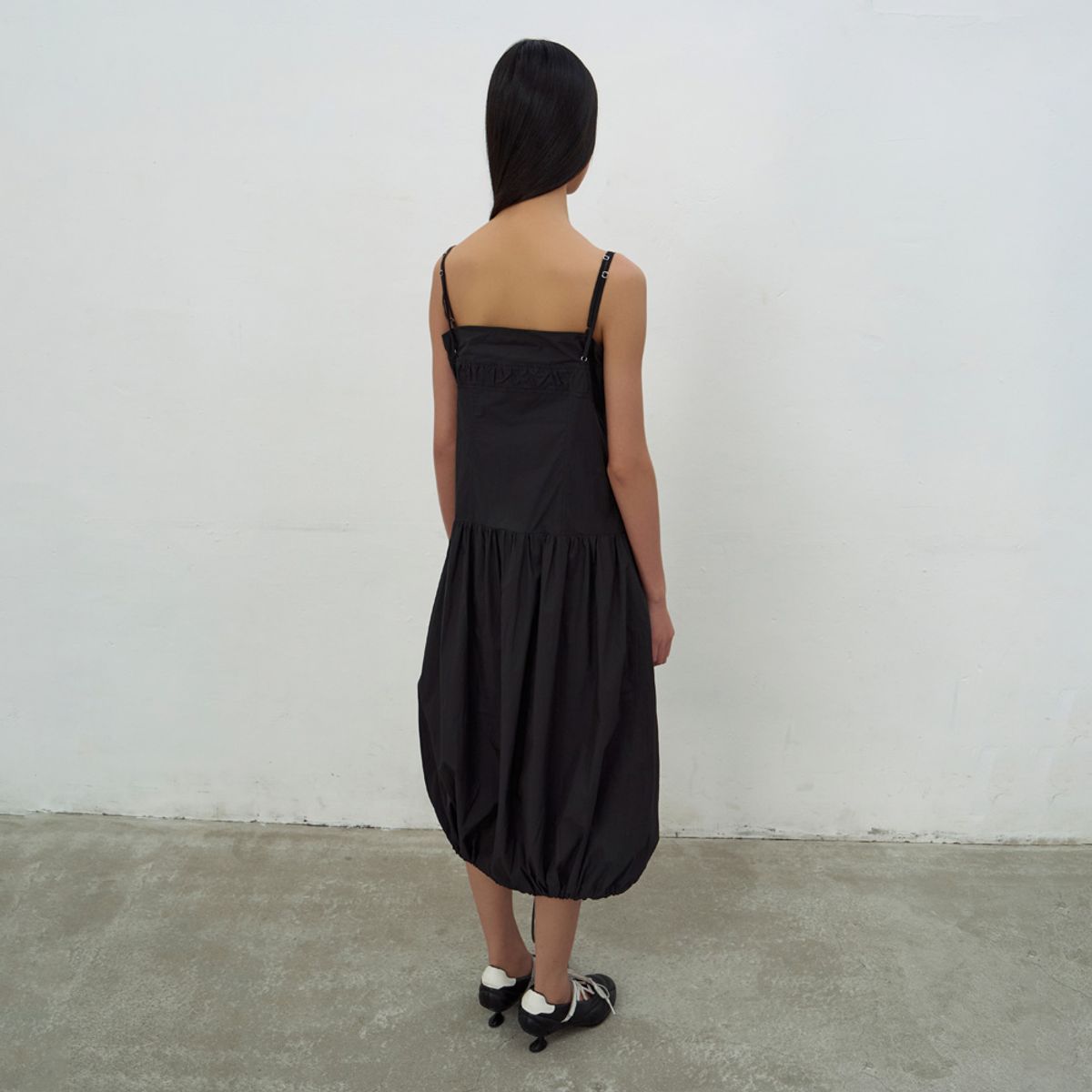 엘씨디씨티엠(LCDC™) BRALETTE-DETAIL SLEEVELESS DRESS (BLACK)