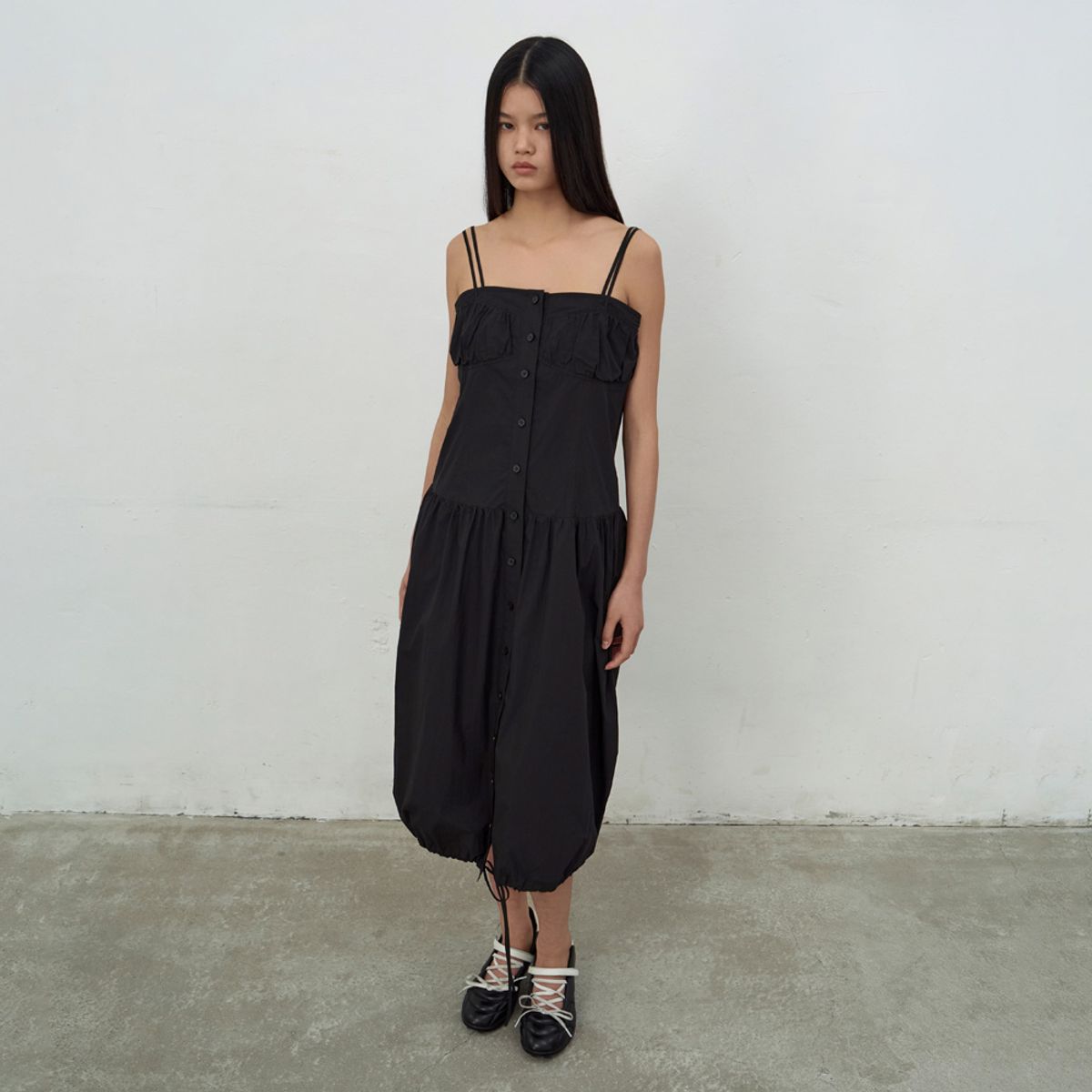 엘씨디씨티엠(LCDC™) BRALETTE-DETAIL SLEEVELESS DRESS (BLACK)