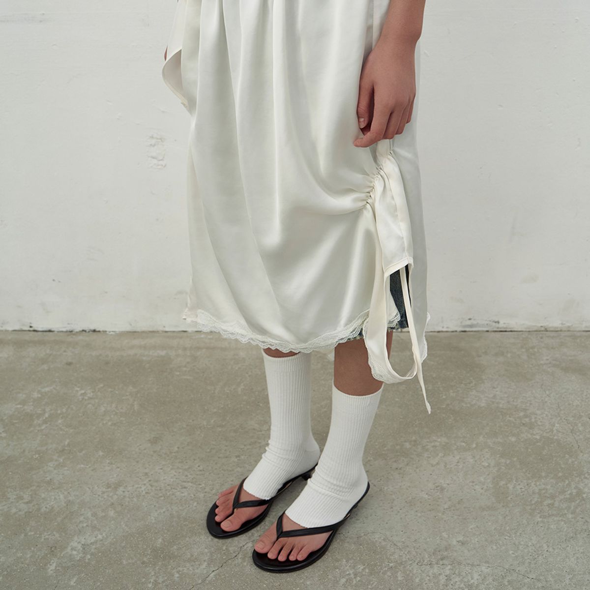 엘씨디씨티엠(LCDC™) SHIRRING SLEEVELESS DRESS (WHITE)