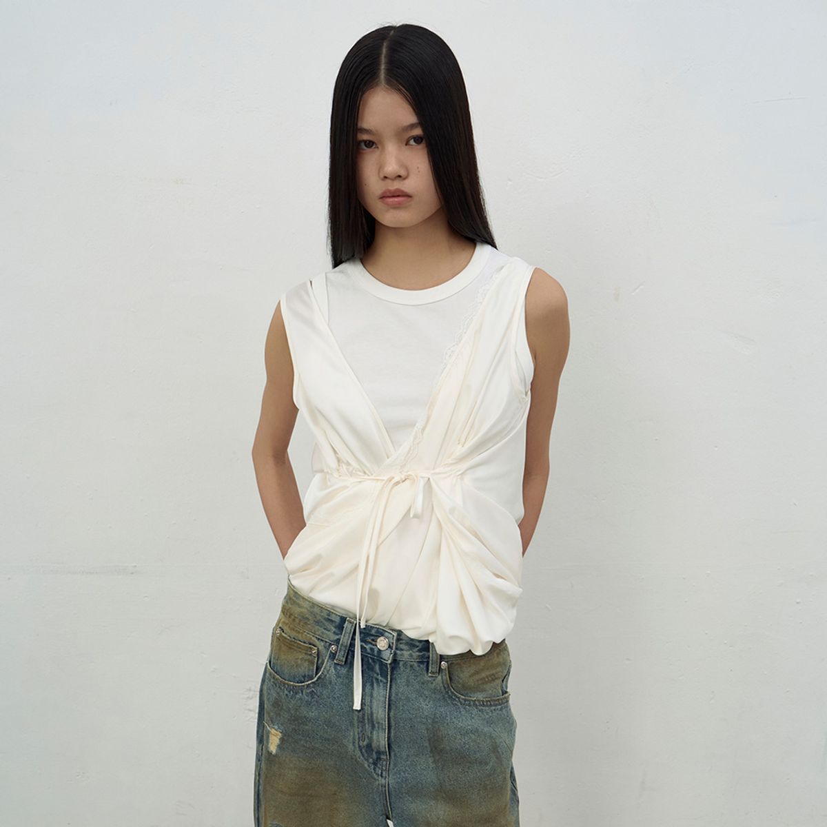 엘씨디씨티엠(LCDC™) SHIRRING SLEEVELESS DRESS (WHITE)