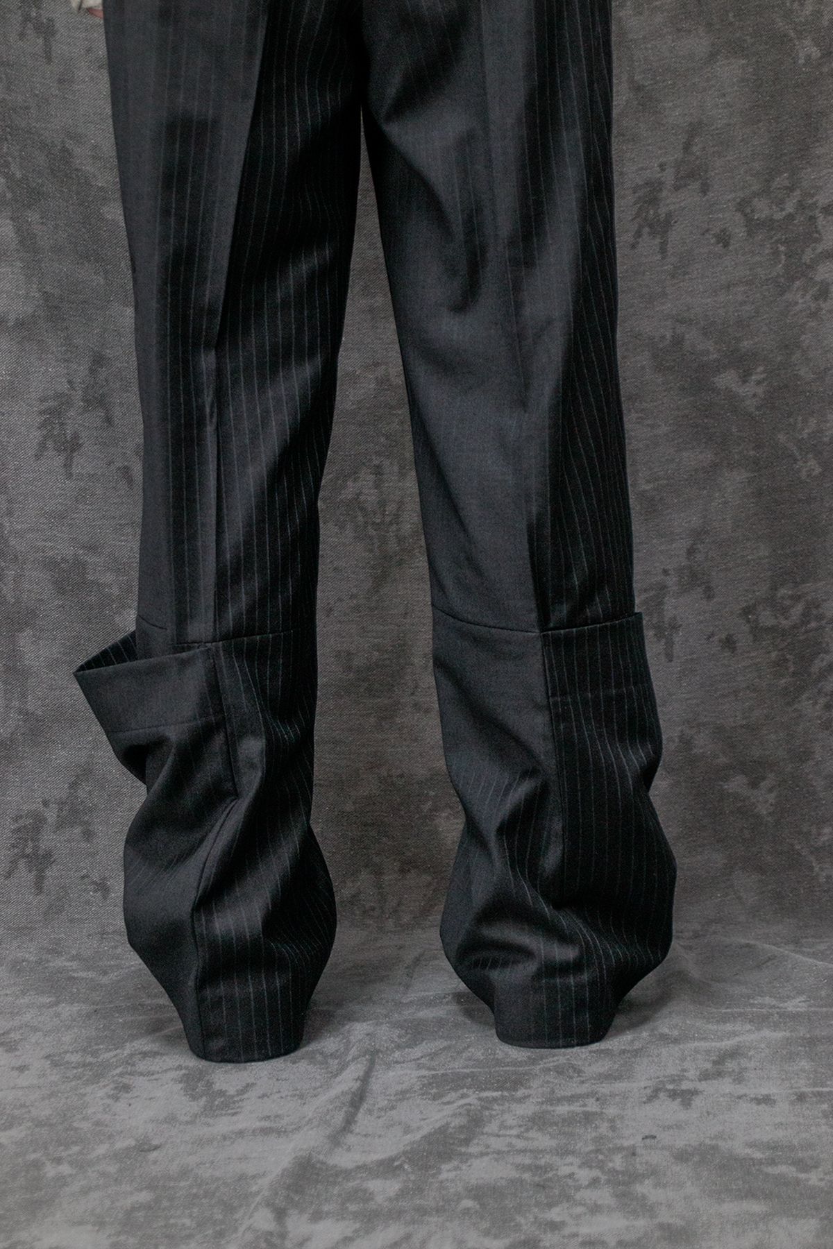 래깅툴즈(LAGGINGTOOLS) Calf Wrap Pants_____deep charcoal (dead stock fabric)